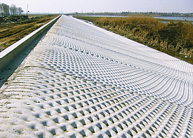 Große Fläche mit befüllten Incomat® Filterpunkt Betonmatte