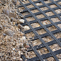 Detalle de la geomalla Fortrac T eco instalada