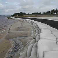 Bolsas SoilTain para proteger la orilla de una playa