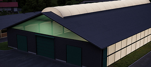 Gráfico de exposición de Lubratec Gráfico de un establo de noche. Equipado con un caballete luminoso y luces LED encendidas.