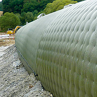 Primer plano de la protección de tuberías mediante la cubierta Incomat® Pipeline Cover