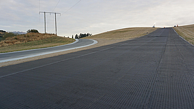 La rejilla de refuerzo HaTelit XP refuerza la superficie de asfalto