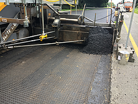 El asfalto se aplica a la capa HaTelit G