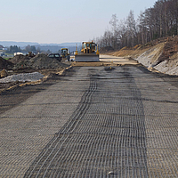 Einbau des Basetrac Grid eco Geogitters zur Bodenbewehrung
