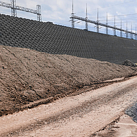 Muro de contención para la central eléctrica de Temelin - Huesker Projekte