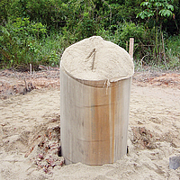 Una columna Ringtrac® rellena que sobresale del suelo